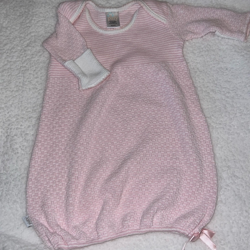 Paty Newborn gown w/ mittens